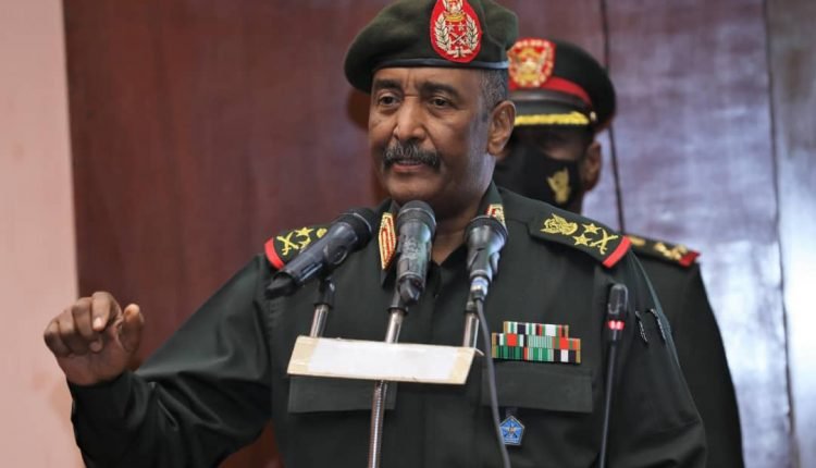 الكشف عن مرشح يفاوضه البرهان لخلافة حمدوك المستقيل