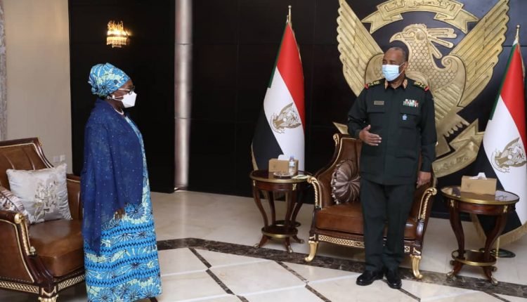 وفد منظمة الامن والمخابرات الافريقية “سيسا” يجري مباحثات مع البرهان وحميدتي عن ازمة السودان