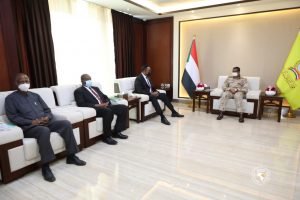 التزامات من البرهان وحميدتي لوفد إيغاد في أزمة السودان وسكرتير المنظمة يقول : نحن متحيزون إلى جانبكم