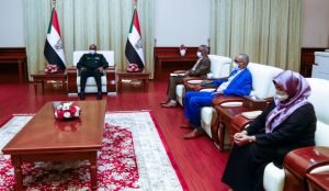 التزامات من البرهان وحميدتي لوفد إيغاد في أزمة السودان وسكرتير المنظمة يقول : نحن متحيزون إلى جانبكم