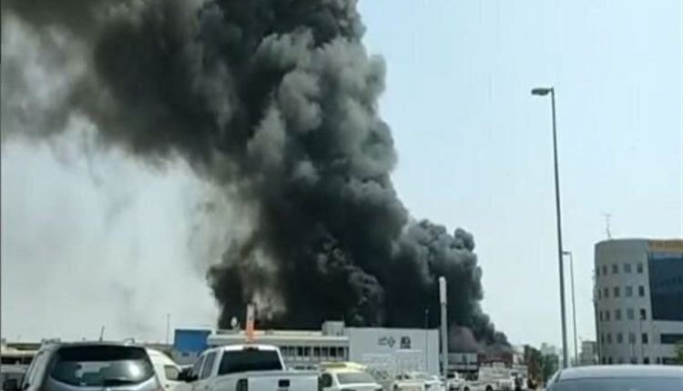 قتلى وجرحى في انفجارات وحرائق ضخمة في مطار ابو ظبي والحوثيون يتحدثون عن عملية استهداف عسكرية في عمق الإمارات والتحالف يرد بمقتل مئات الارهابيين وتدمير آليات خلال 24 ساعة