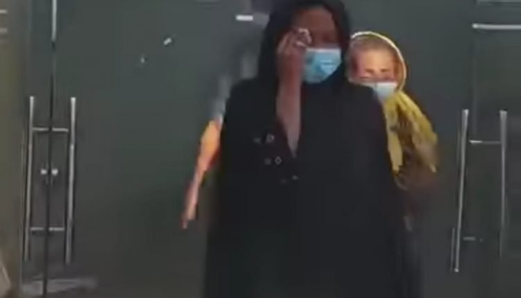 وزارة الصحة تكشف تفاصيل اقتحام قوات الأمن لمستشفيين بالخرطوم واطلاق قنابل الغاز داخل العنابر والعيادات.. فيديوهات صادمة