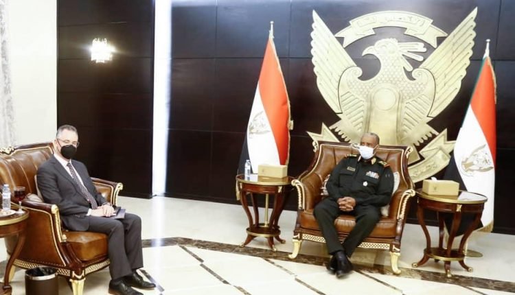 البرهان يجري لقاءين مع فولكر والقائم بالأعمال الأمريكي ودعوات لحوار شامل وتعهدات بحكومة مستقلة