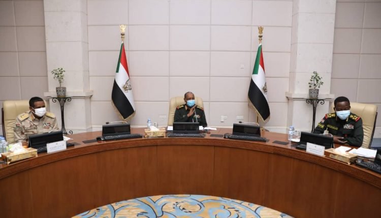 السودان.. مجلس الأمن والدفاع يصدر قرارات فورية حول التحقيق في القتل وحسم التلفتات ويعلن عن قوة خاصة لمكافحة الإرهاب والأفراج عن معتقلين مشتبه فيهم