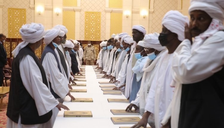 حميدتي يتعهد امام لجنة المصالحات بالحياد في قضية الشرق بعيدا عن أي مؤثرات ويطلق تحذيرات تجاه هؤلاء