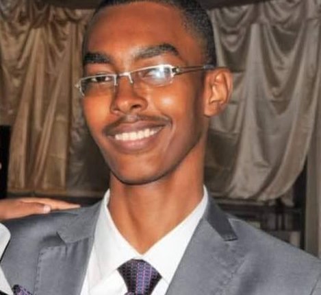 السودان.. الإفراج عن متهمين بقتل الطبيب بابكر عبد الحميد ووالدته تعلق