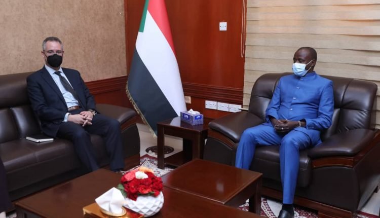 الهادي إدريس يبحث مع القائم بالأعمال الأمريكي المبادرة الأممية وواشنطن تؤكد الدعم