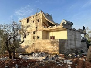 13 قتيلا في قصف لقوات التحالف الأمريكية بالصواريخ منزل بالحدود التركية السورية لاستهداف قيادي بالقاعدة ومكافحة الإرهاب والبنتاغون يصف العملية بالناجحة