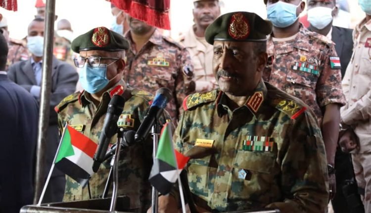 البرهان يحذر من مخططات تخريب من مجموعات مسلحة وحملات تضليل وكذب وتوجيه بشأن السلاح ويوضح أسباب تعثر  تنفيذ الترتيبات الأمنية