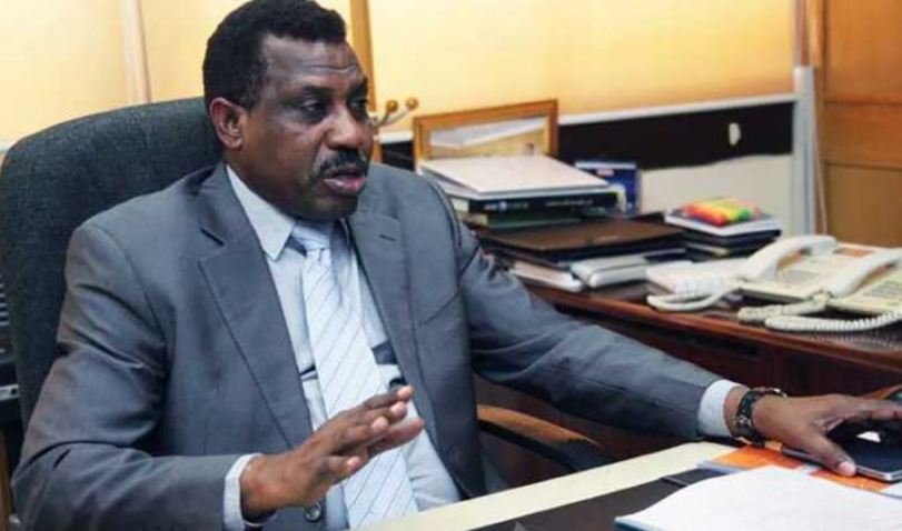 البرهان يصدر قرار بإعادة محافظ سابق لبنك السودان