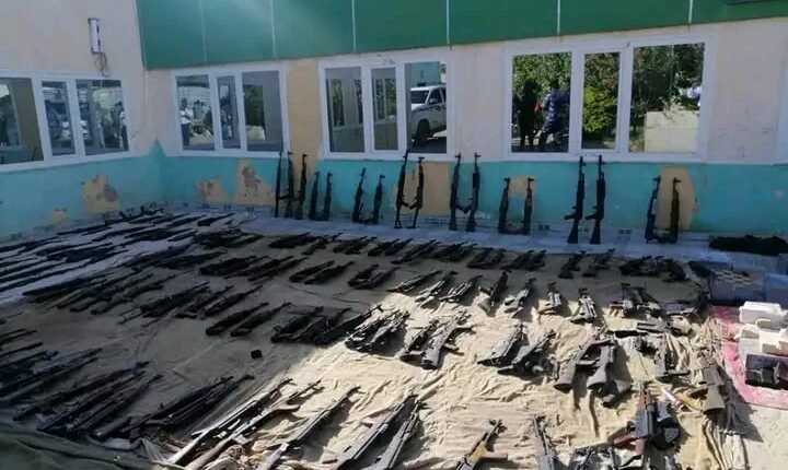 السودان: ضبط كميات كبيرة من السلاح ومدافع ثقيلة ومتفجرات في ولاية حدودية مع مصر