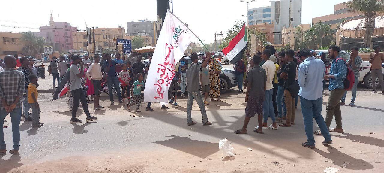 عاجل بالصور .. بدأ إعتصام جديد في الخرطوم.. إسترداد سلطة الشعب