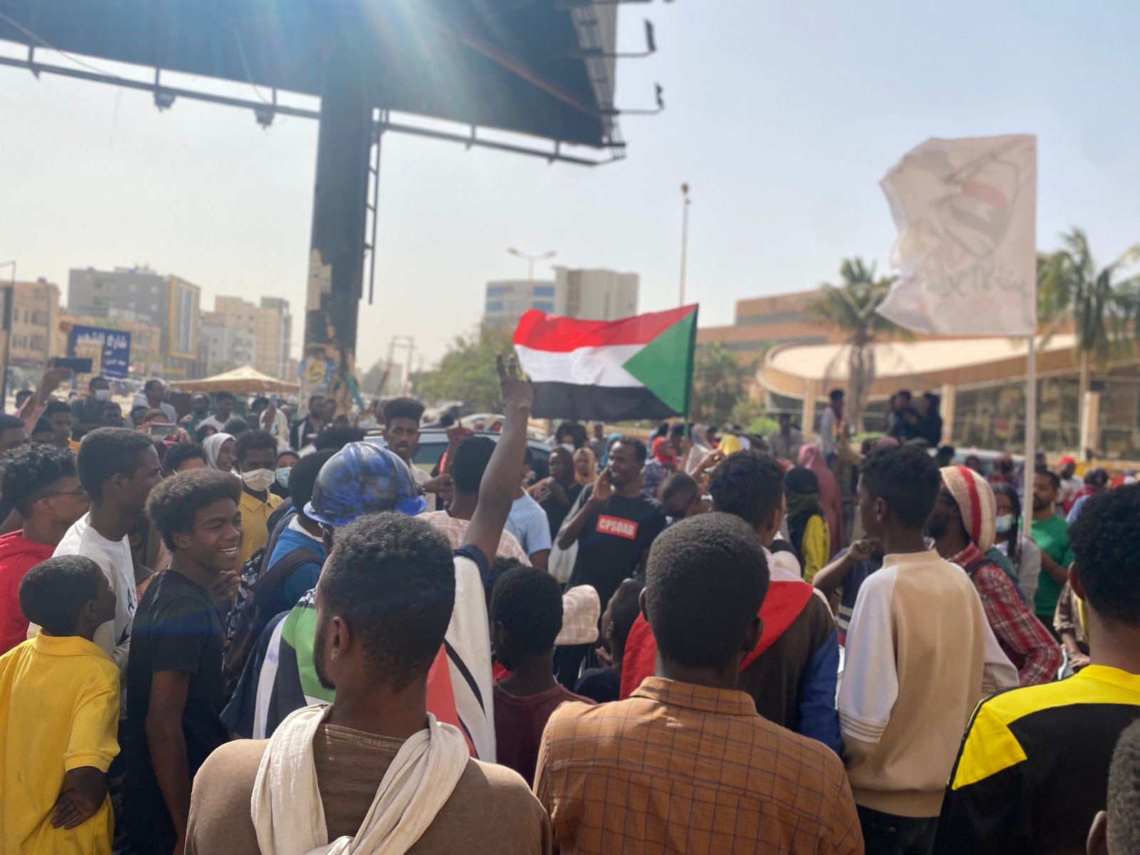 عاجل بالصور .. بدأ إعتصام جديد في الخرطوم.. إسترداد سلطة الشعب