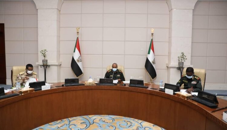 عاجل .. مجلس السيادة يوجه بفك حسابات مصرفية محظورة من لجنة إزالة التمكين ويصدر توجيهات بشأن قرارات اللجنة وانفلات سعر صرف الدولار  وقيود على 1570 من الشركات والأفراد