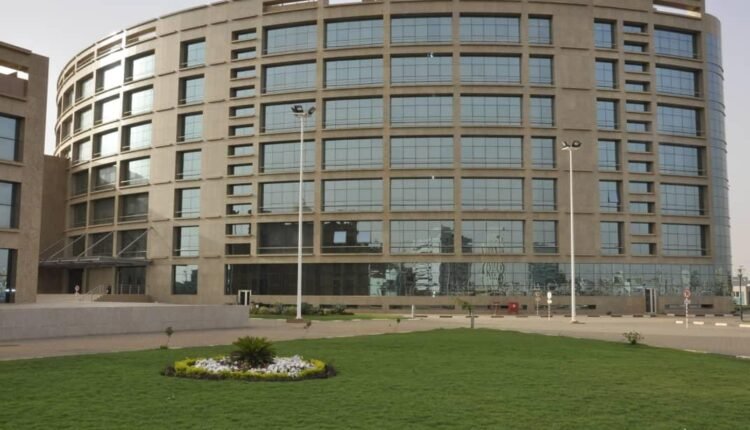 الطاقة تعلن ضخ كميات كبيرة من البنزين الجازولين والغاز وعودة مصفاة الخرطوم للبترول الى العمل بعد توقف لفترة