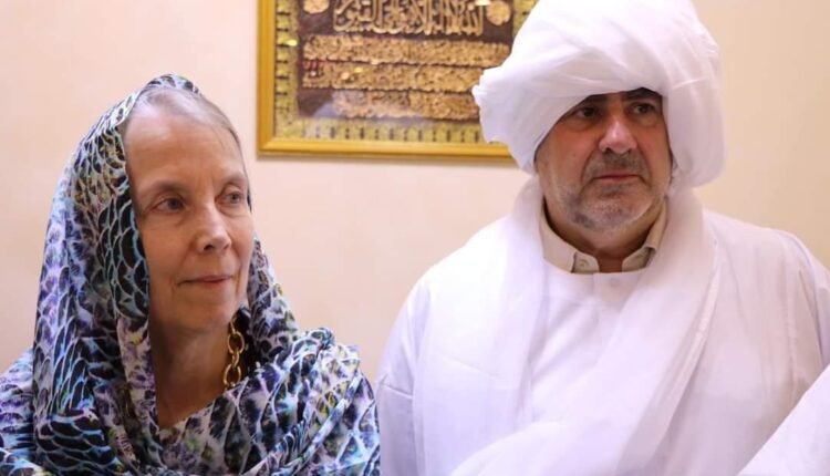 السفيرة الأمريكية تلبي دعوة إفطار مواطن سوداني بحي شعبي في الخرطوم