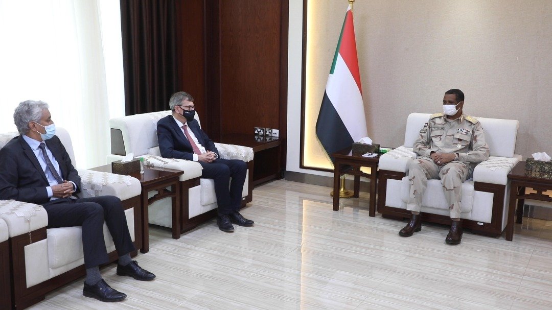 الكشف عن 4 قضايا أساسية لازمة السودان في مباحثات البرهان وحميدتي مع فولكر وولد لبات ومبعوث ايقاد بشأن حوار الآلية الثلاثية