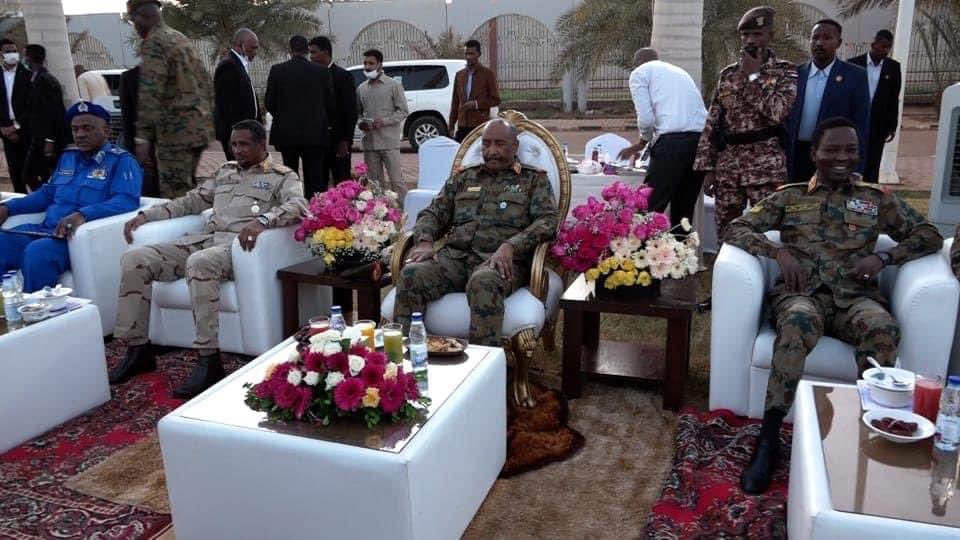 البرهان يحسم أمر هيكلة الجيش السوداني ويتعهد بشأن تشكيل الحكومة ويحذر من مؤامرات وايادٍ تحركها