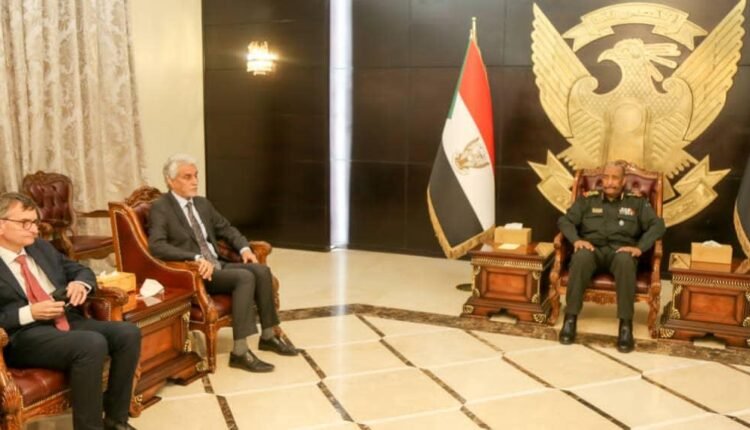 وفد من الأمم المتحدة والاتحاد الأفريقي والايقاد يطالب البرهان برفع حالة الطوارئ وإطلاق سراح الموقوفين وعضو بالوفد يبشر باختراق وشيك