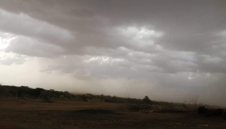 الأرصاد الجوية تتوقع أتربة وغبار وهطول أمطار في 13 ولاية سودانية