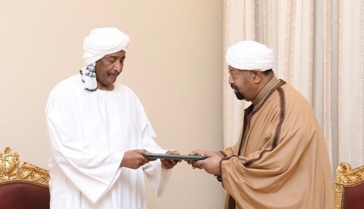 البرهان يتسلم رسالة من الميرغني: الخروج من الأزمة يتطلب وحدة الصف