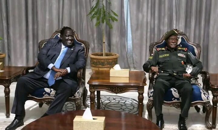 مبعوث أمني رفيع من جنوب السودان يصل الخرطوم  يحمل رسالة خطية من سلفاكير الى البرهان