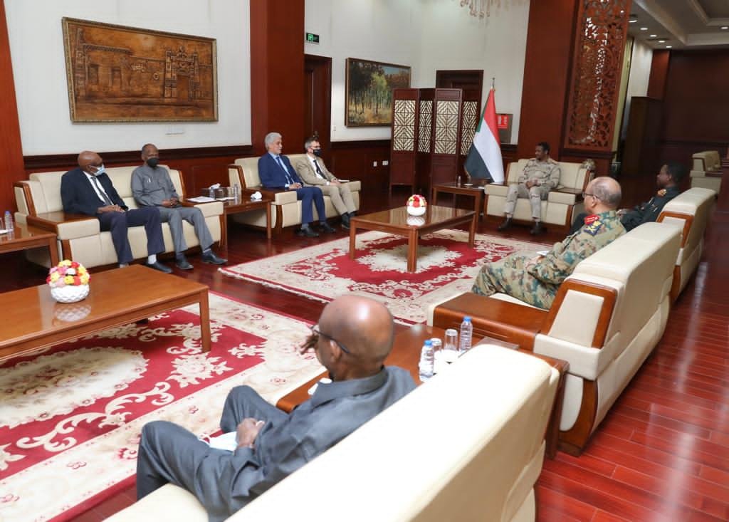 عاجل .. الآلية الثلاثية تكشف عن رؤية مقاربة للحوار في اجتماع مع المكون العسكري برئاسة حميدتي وتطالب باتخاذ اجراءات عاجلة والسيادي يتعهد ويستعجل