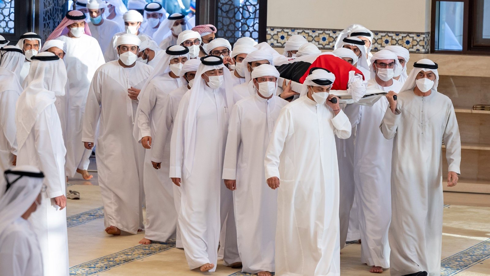 إنتخاب محمد بن زايد رئيسا لدولة الإمارات وتشييع جثمان الشيخ خليفه الى مثواه الأخير في أبو ظبي