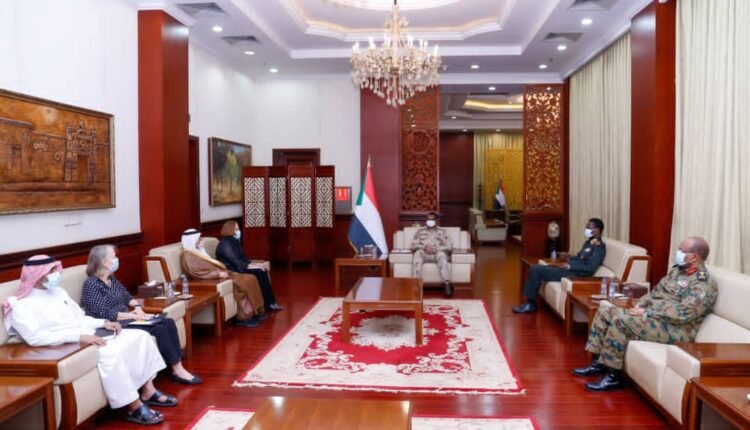 السودان.. تفاصيل لقاء بين المكون العسكري و مسؤولة أمريكية بحضور السفير السعودي