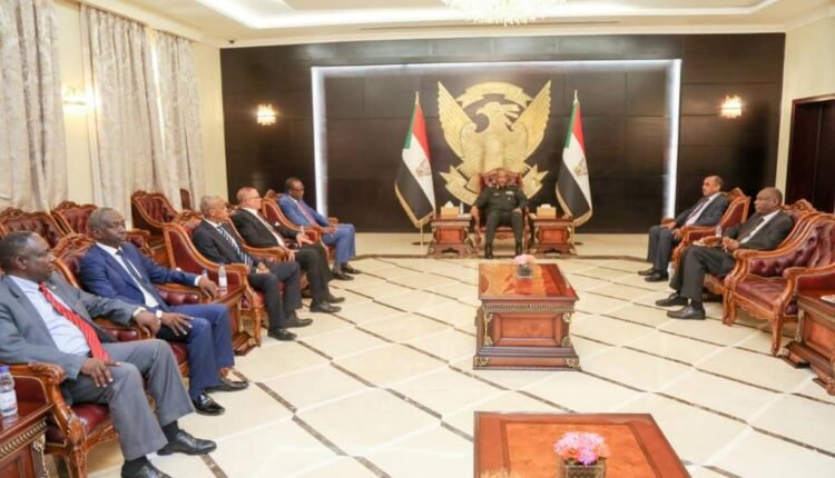 البرهان يبلغ سفراء السودان المتوجهين لاستلام مهامهم موجهات السياسة الخارجية