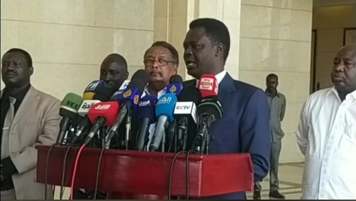 السودان.. مناوي يعلن مواقف سياسية جديدة