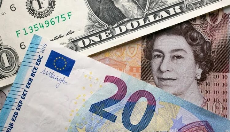 اليورو يتساوى مع الدولار لأول مرة منذ 20 عامًا