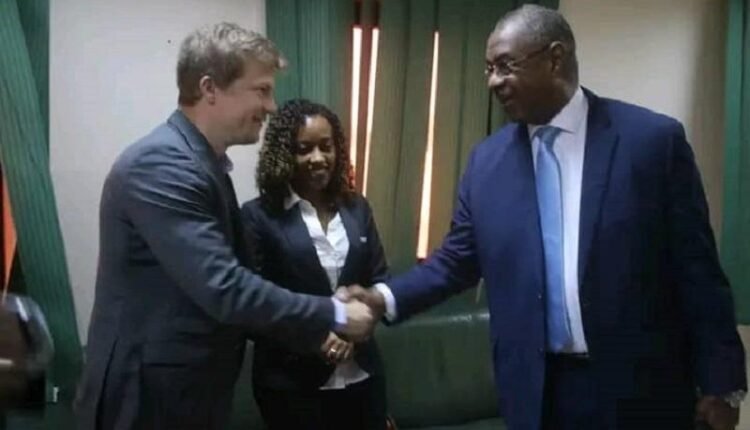 وفد دولي يصل الخرطوم لرفع حظر مالي عن السودان