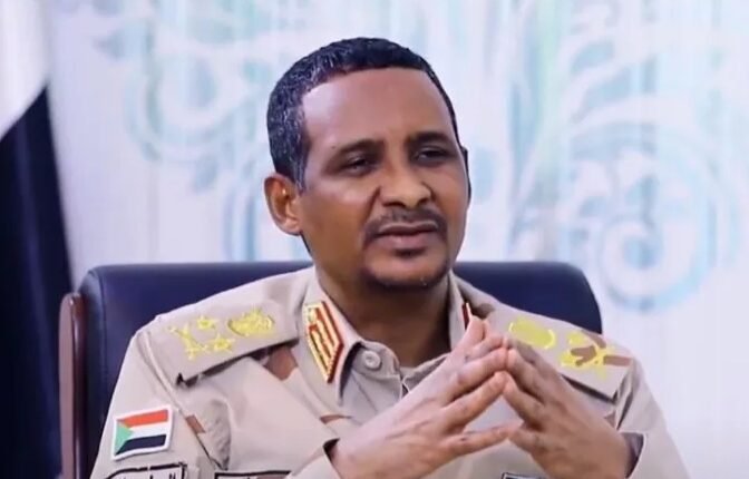 حميدتي: هيبة الدولة في الخرطوم غير موجودة و يتهم حركة موقعة على السلام بالتورط في صراع دارفور ويعلن القبض على قوات ويحذر من سلاح عبر ليبيا والقتال والفتن