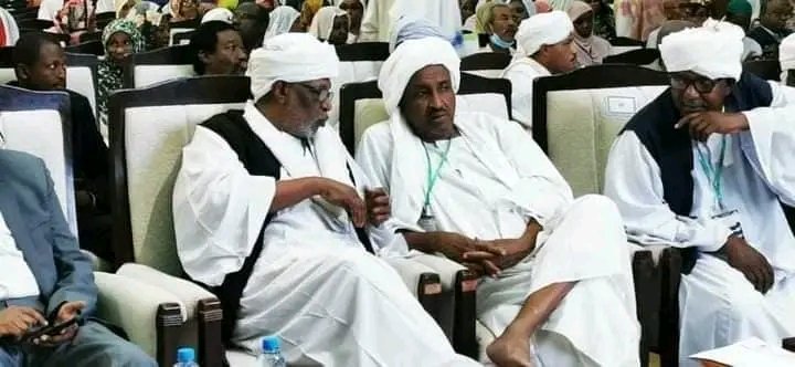 انطلاق مؤتمر المائدة المستديرة لمبادرة أهل السودان وانتقادات لظهور قيادات أحزاب سقطت مع نظام البشير