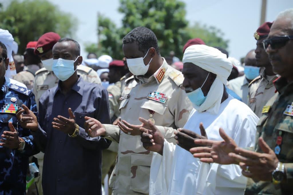 مقتل 18 سودانيا على يد مسلحين تشاديين وحميدتي يحضر التشييع ويعلن عن قرارات