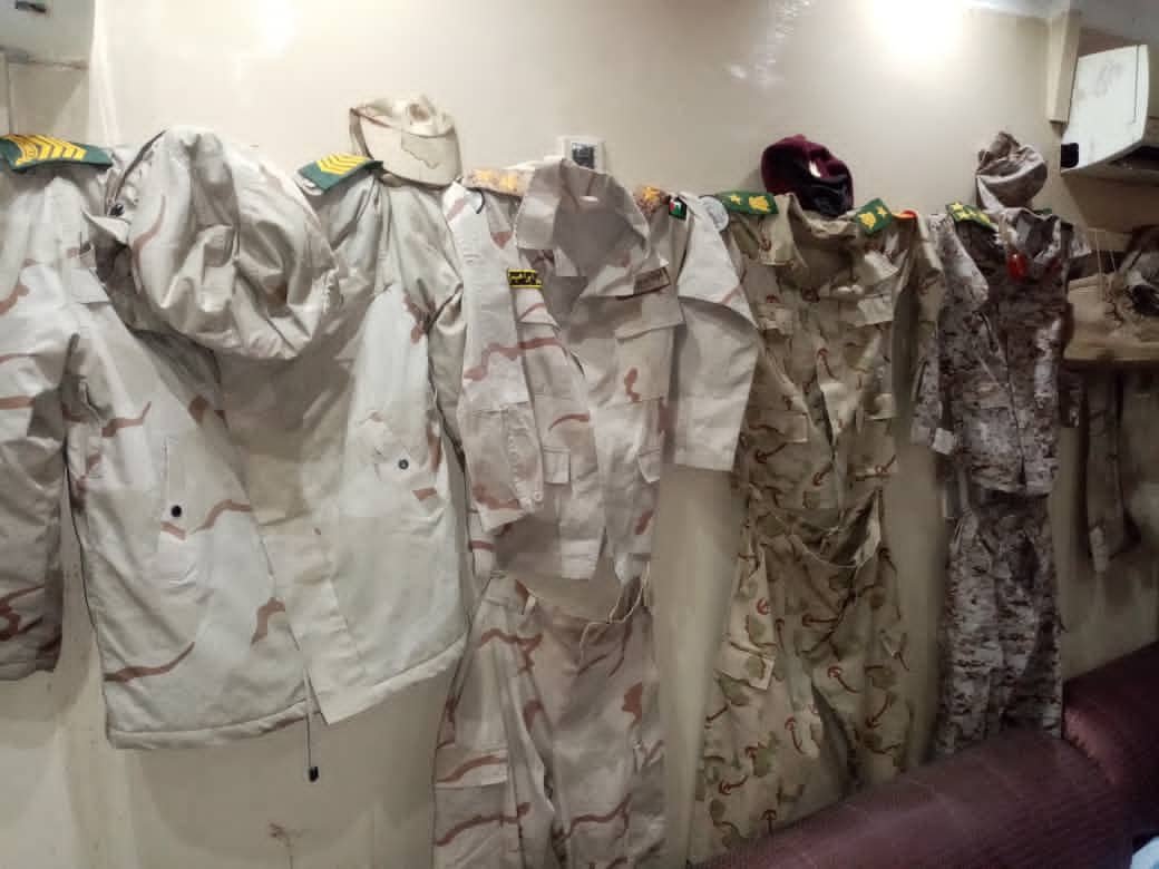 عاجل.. السودان : مداهمة أخطر عصابة إجرامية بزي قوات نظامية تعمل في تزوير العملة بأجهزة حديثة ضبط بحوزتها ملايين الدولارات المزيفة