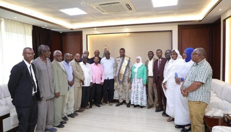 معلمو كنترول الشهادة السودانية يكرمون حميدتي