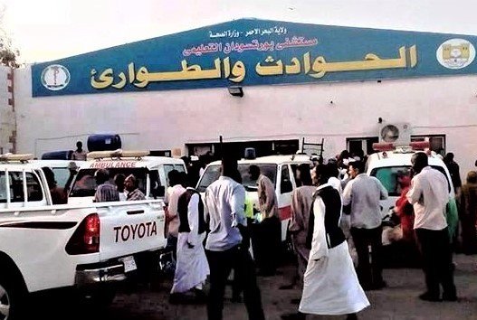 السودان :معركة داخل مستشفى.. قوة عسكرية تعتدي على أطباء بالضرب وانسحاب الكوادر من مستشفيات والدفع بمطالب عاجلة