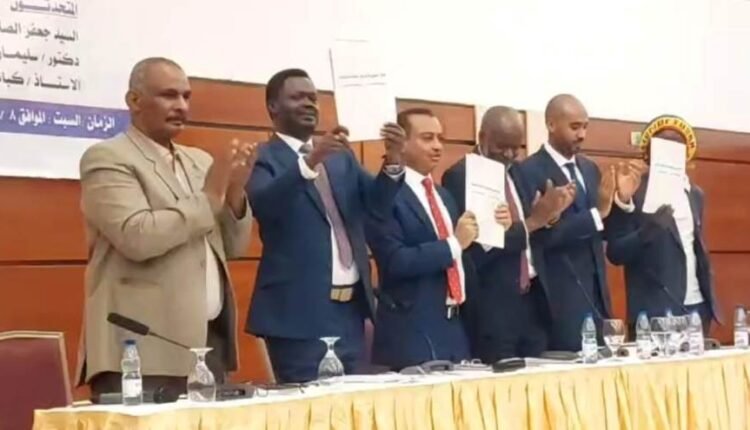 قوى سياسية وحركات مسلحة توقع اتفاقا سياسيا يمهد لتشكيل حكومة انتقالية جديدة في السودان