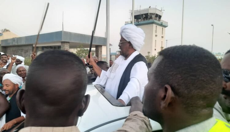 محمد طاهر ايلا يكشف عن سبب عودته إلى السودان