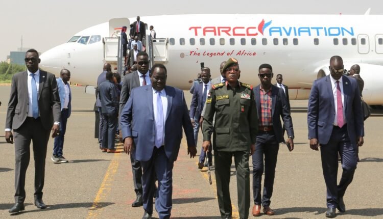 سلفاكير يدفع بمستشاره الأمني إلى الخرطوم لبحث أزمة السودان