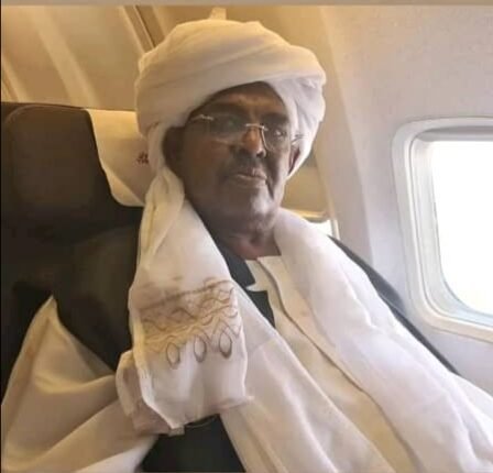 السلطات تستقبل رئيس الوزراء السوداني الأسبق بأمر قبض