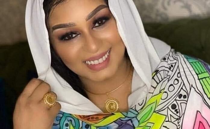 وفاة الإعلامية السودانية “خبيرة التجميل” هديل المشرف