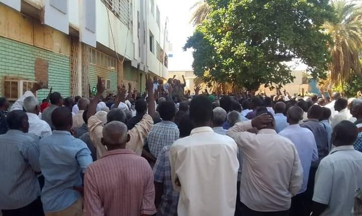 مدير مياه الخرطوم يبشر العاملين بحلول عاجلة