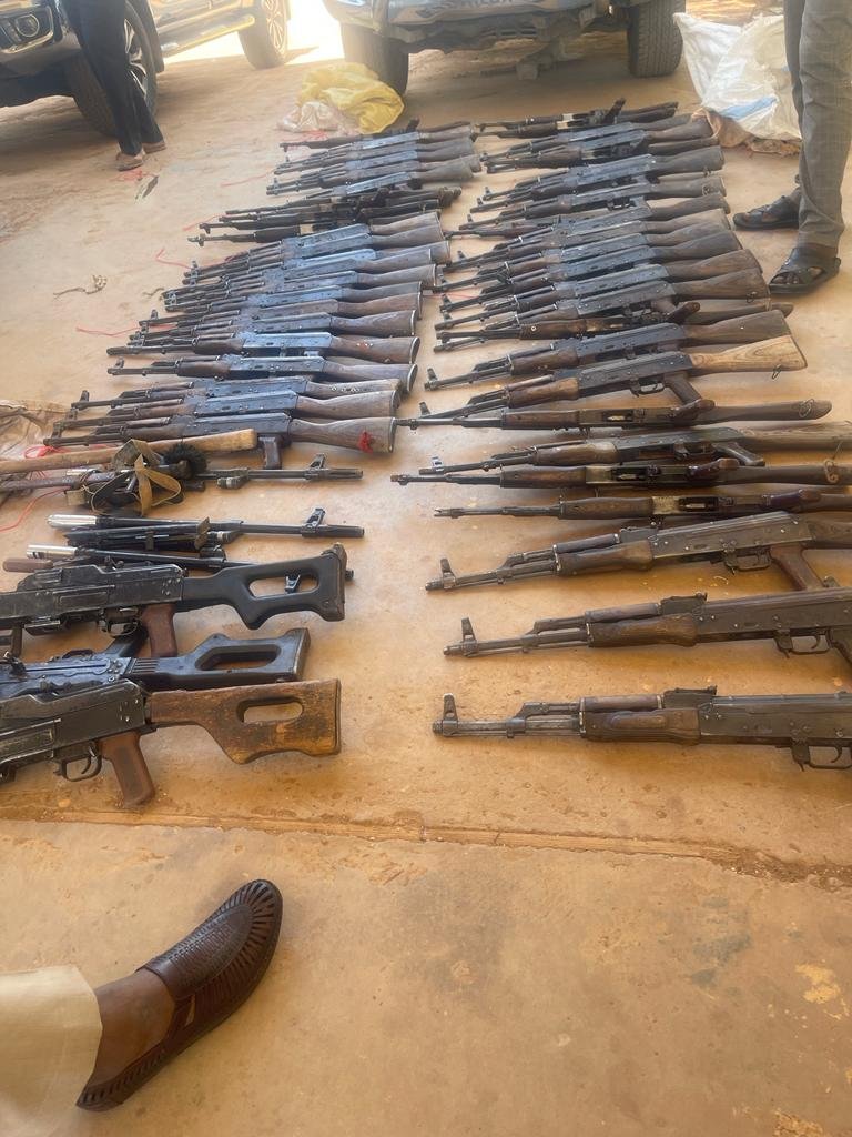 السودان.. ضبط كمية ضخمة من السلاح وتحرير 18 من ضحايا الهجرة غير الشرعية