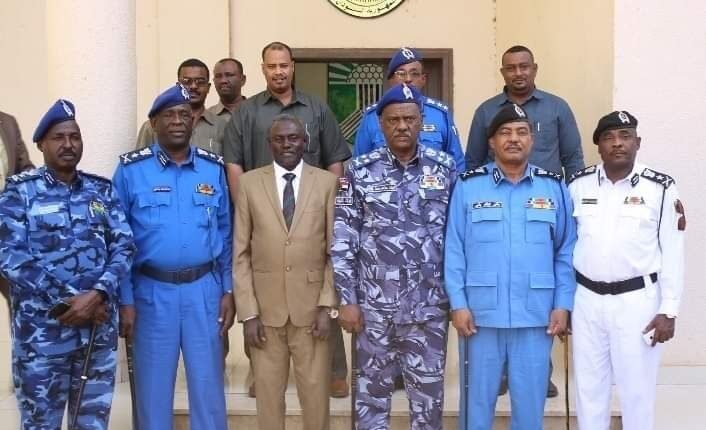 لقاء بين والي الخرطوم ووزير الداخلية يتخذ قرار بشأن حرية التعبير والوجود الأجنبي والسلاح غير المرخص