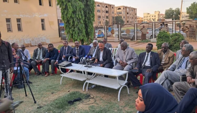 نقابة المحامين السودانيين في النظام السابق تتسلم مقر النقابة بعد قرار اعادتها بأمر القضاء