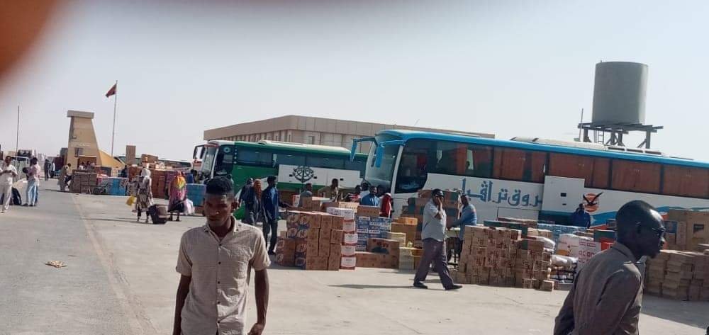 بالصورة.. سلطات الجمارك في معبر أرقين تتخذ قرار صادم للقادمين من مصر