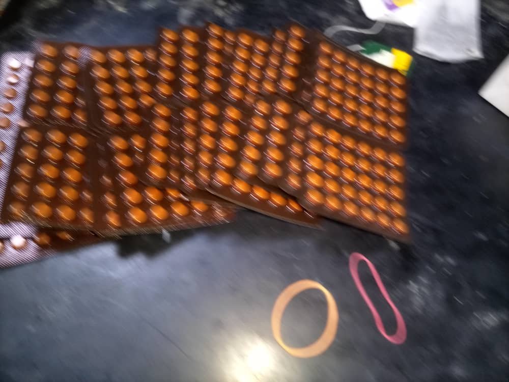 ضبط حبوب مخدرة وعملات أجنبية وذهب مهربة بمطار الخرطوم